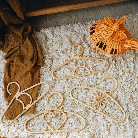 Rotan baby hanger